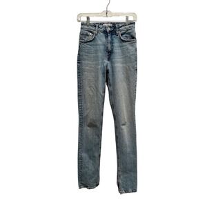 Zara High Waisted Slim Split Hem Jeans‎ Light Wash Size 0 Casual Denim Going Out